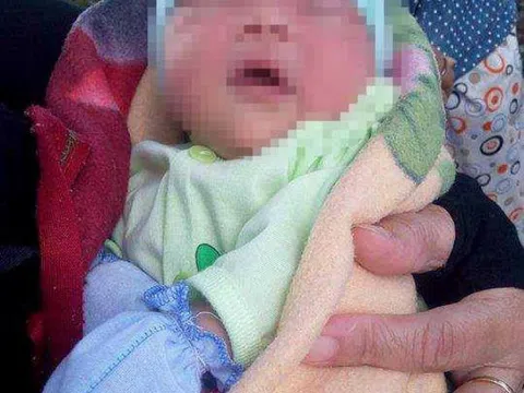 Bé gái sơ sinh nặng 3kg bị bỏ rơi gần trạm y tế xã
